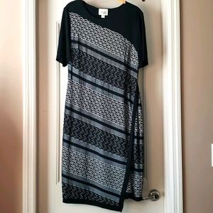 Short sleeve dress